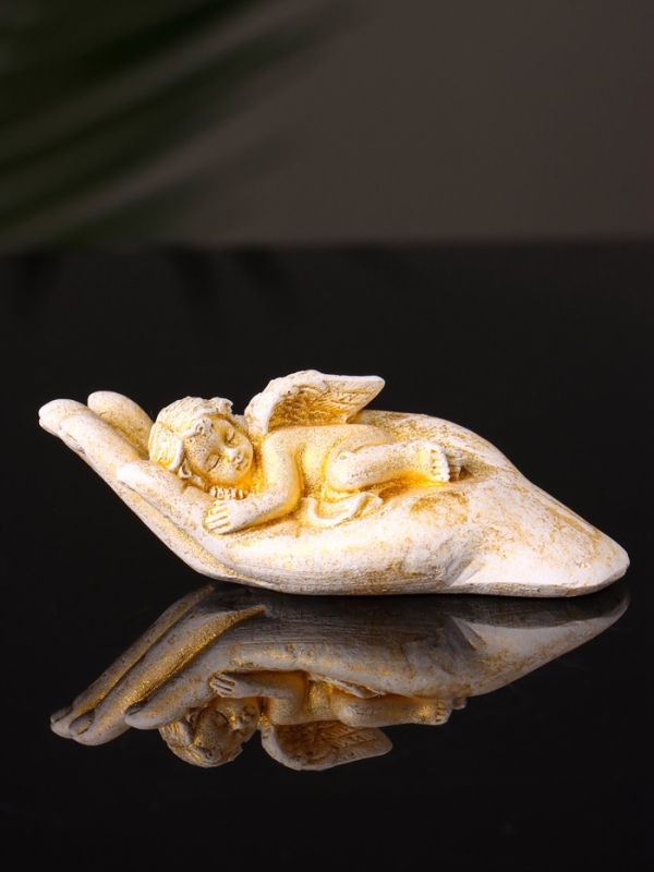 Фигура "Ангелок на ладони спит" малый, 3х7х3 см, позолота