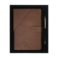 Ежедневник недатированный А5, 140л, клетка, к/зам, с ручкой, в подар. короб., Коричневый Ежедневник недатированный А5, 140л, клетка, к/зам, с ручкой, в подар. короб., Коричневый