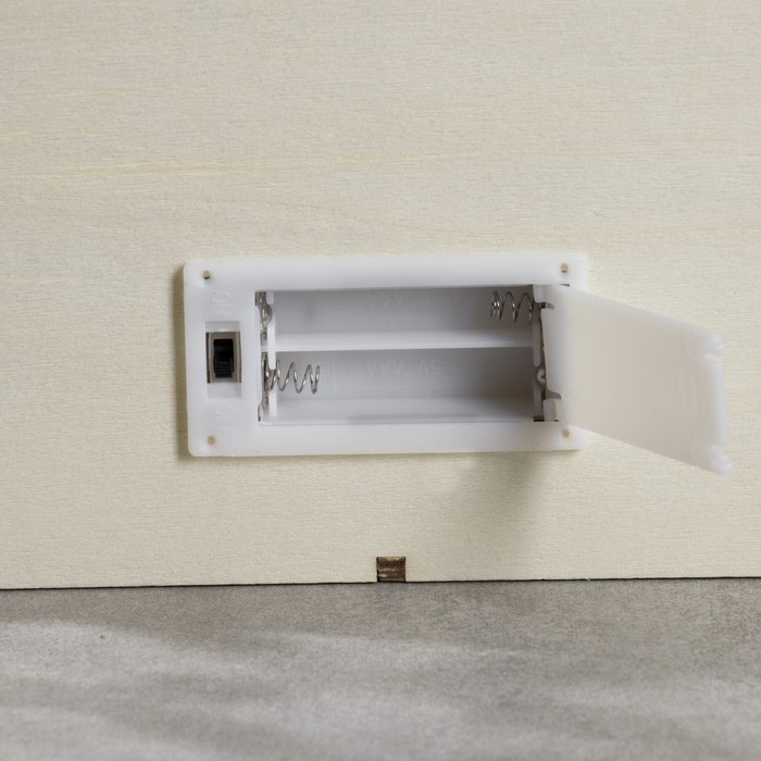 Светодиодная фигура &laquo;Счастливые каникулы&raquo; 22 &times; 22 &times; 4 см, дерево, батарейки АААх2 (не в комплекте), свечение тёплое белое