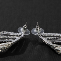 Серьги висячие со стразами &laquo;Голливуд&raquo; ромбы с нитями, цвет белый в серебре, 13,5 см