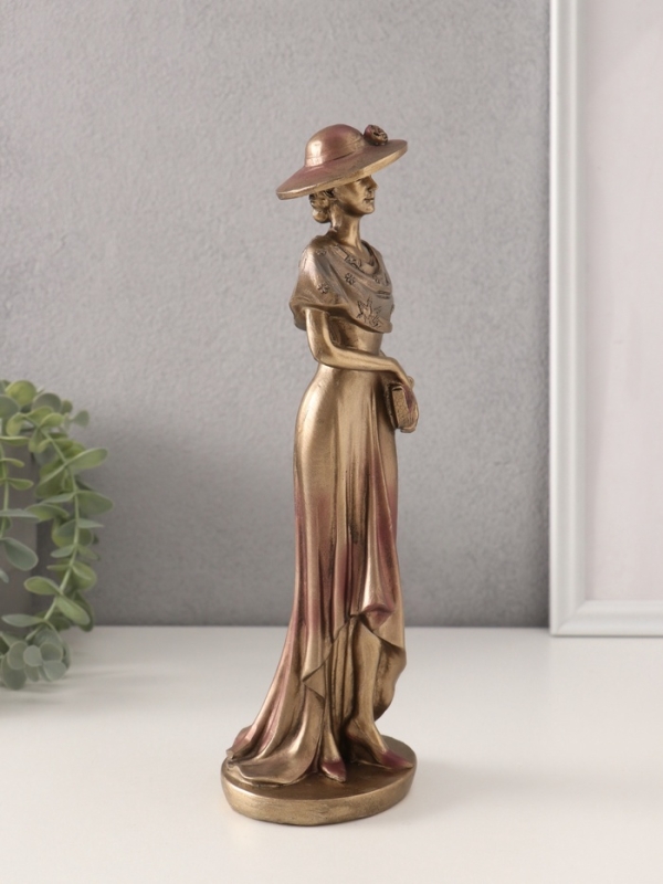 Сувенир полистоун "Леди в шляпке с накидкой на плечах" 8,5х8х26,5 см