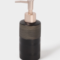 Набор аксессуаров для ванной комнаты Доляна &laquo;Классика&raquo;, 4 предмета (дозатор 300 мл, мыльница, 2 стакана), цвет чёрный