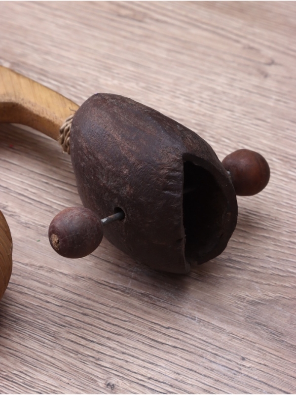 Сувенирный музыкальный инструмент Сувенирный музыкальный инструмент "Маракас двойной" махагон, кокос, 25х9х20 см