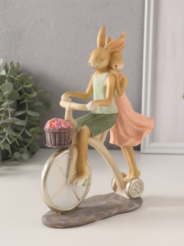 Сувенир полистоун "Романтика. Кролики - катание на велосипеде" 16х6,5х22,5 см