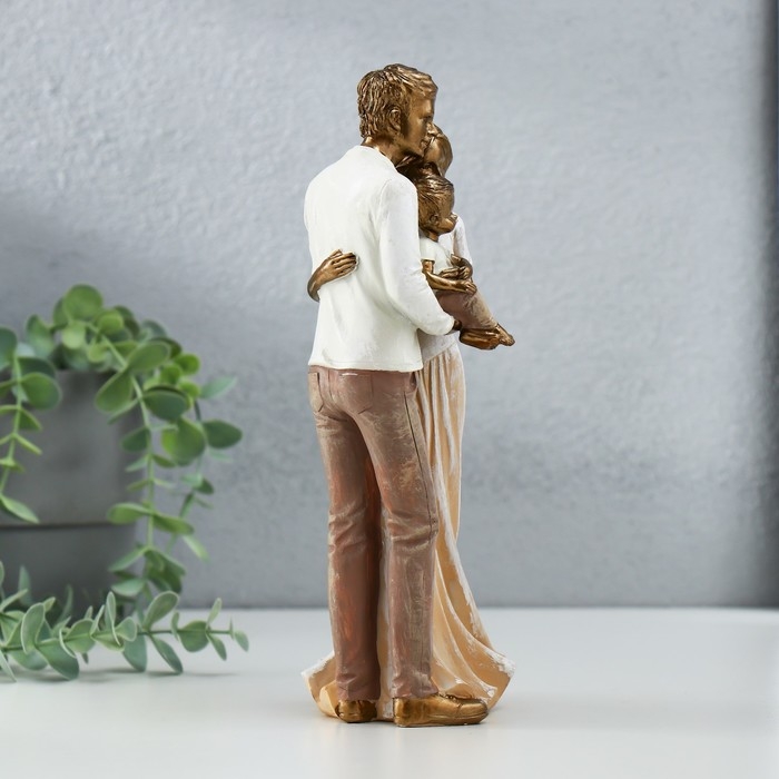 Сувенир полистоун "Родители с малышом" бронза, пастельные оттенки 10,5х9х23,5 см