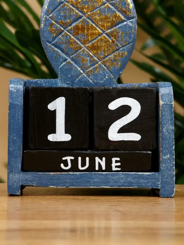 Календарь настольный &laquo;Ананас&raquo;, 10.5&times;5.5&times;19.5 см, дерево, сине-зелёный