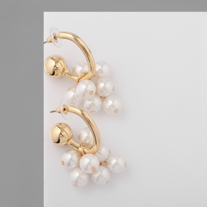 Серьги с жемчугом &laquo;Грозди&raquo; на кольце, цвет белый в золоте
