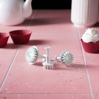 Набор плунжеров кондитерских Доляна &laquo;Герберы&raquo;, 3 шт, размеры цветков: 4,3 см, 4,8 см, 5,5 см