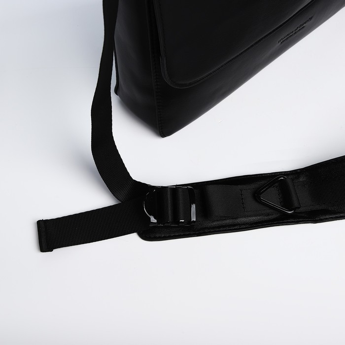 Сумка-мессенджер на магните, цвет чёрный Сумка-мессенджер на магните, цвет чёрный