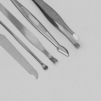 Набор маникюрный &laquo;Рептилия&raquo;, 8 предметов, в футляре, цвет красный