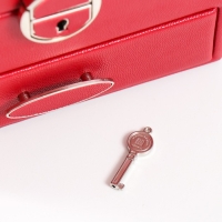 Шкатулка кожзам для украшений "Алые паруса" 16х16х11,8 см Шкатулка кожзам для украшений "Алые паруса" 16х16х11,8 см