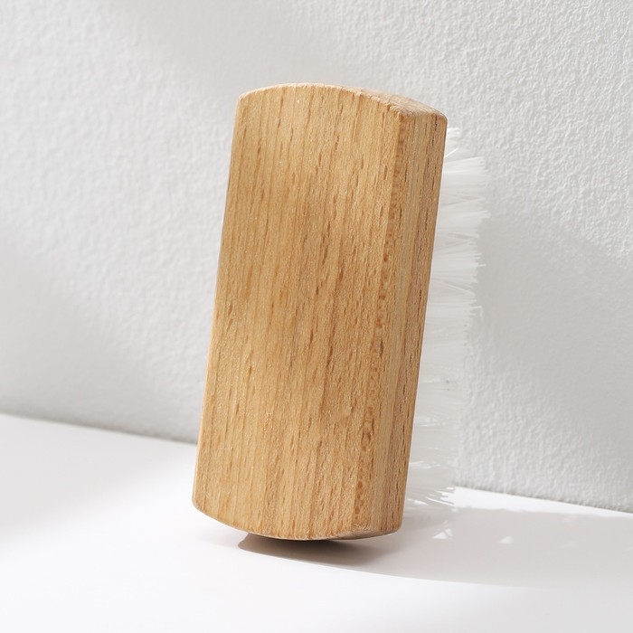 Щётка для одежды, 8&times;3,5 см, 44 пучка, искусственная щетина, цвет МИКС