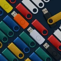 Флешка Twist Color, черная с красным, 8 Гб