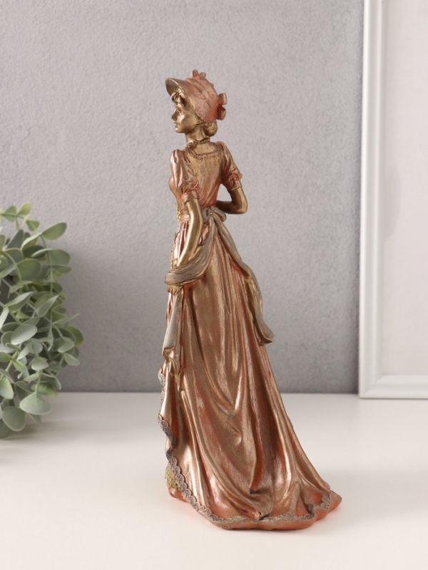 Сувенир полистоун "Дама в платье со шлейфом, с сумочкой, в шляпке" 14х11х26 см