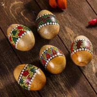 Сувенирный музыкальный инструмент Маракас "Яйцо с узором" МИКС 6,5х5х5 см Сувенирный музыкальный инструмент Маракас "Яйцо с узором" МИКС 6,5х5х5 см