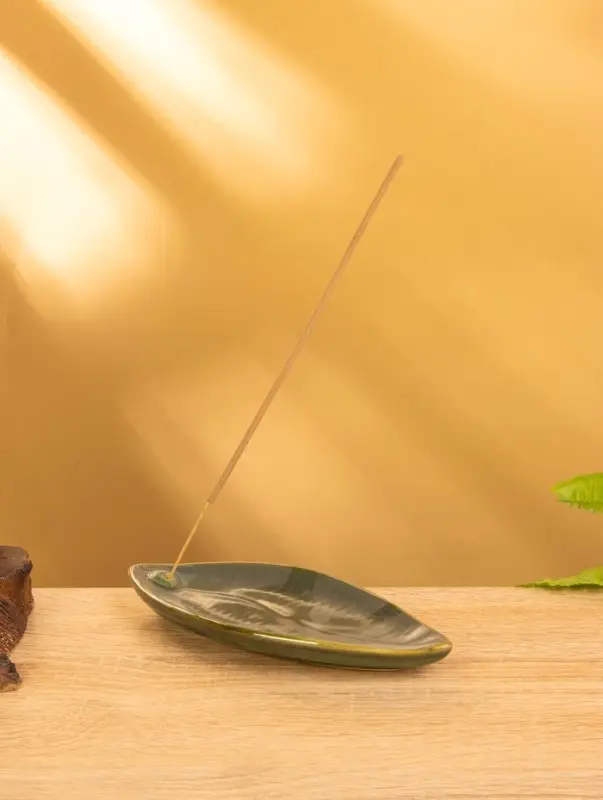 Подставка под благовония "Длинный лист" керамика, цв. зелёный, 17х7х1,5 см