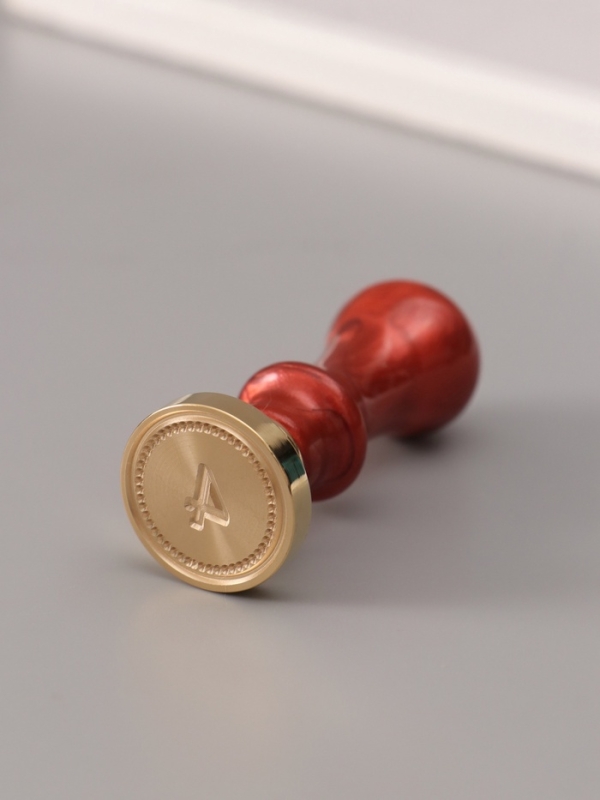 Печать для сургуча с пластиковой ручкой Печать для сургуча с пластиковой ручкой "Классика цифра 4" 2,5х2,5х6,3 см