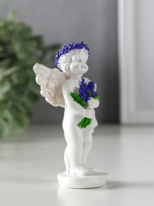 Сувенир полистоун "Ангел с букетом лаванды" бело-фиолетовый МИКС 5,7х3,5х10 см