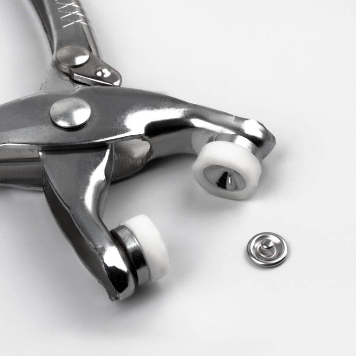 Щипцы для установки кнопок, с кнопками, 14 × 6 см, цвет серебряный Щипцы для установки кнопок, с кнопками, 14 × 6 см, цвет серебряный