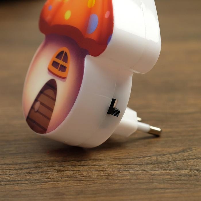 Ночник пластик от сети Ночник пластик от сети "Домик-грибок" МИКС 8х7х2,5 см RISALUX