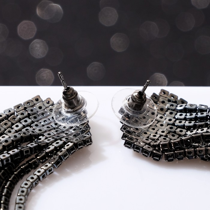 Серьги висячие со стразами &laquo;Водопад&raquo; домик, цвет чёрный в сером металле,10см