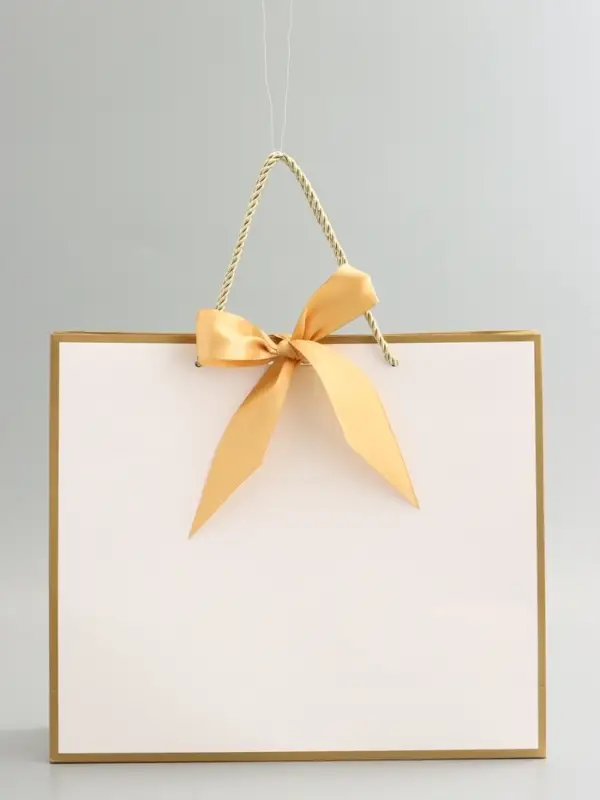 Пакет подарочный, белый, с бантом, 35 х 30 х 10 см