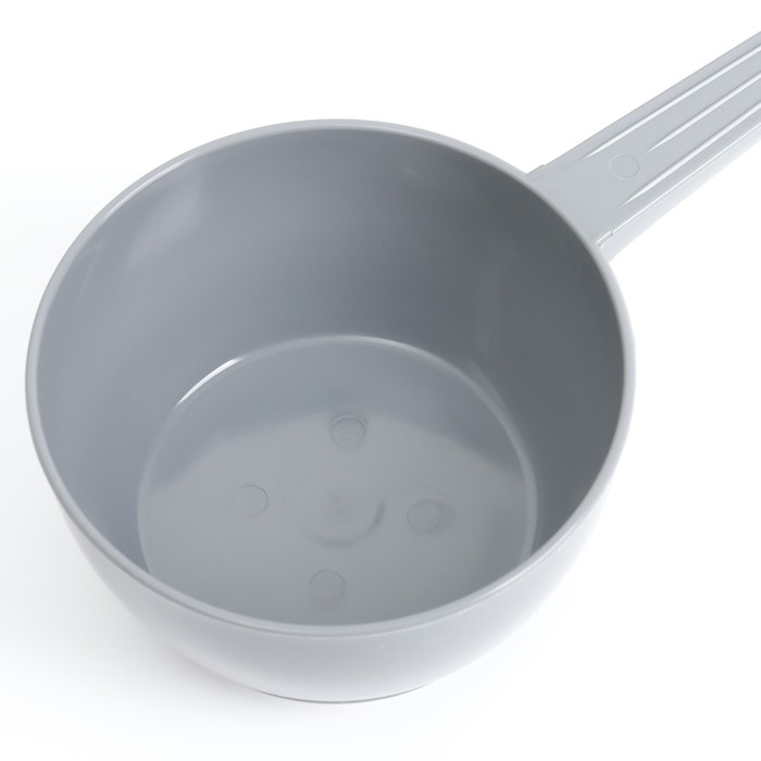 Ковш пластиковый для купания и мытья головы, детский банный ковшик, 1л., цвет серый Ковш пластиковый для купания и мытья головы, детский банный ковшик, 1л., цвет серый