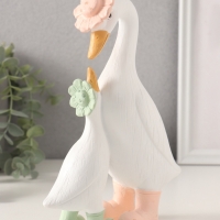 Сувенир полистоун "Утка с малышом в резиновых сапогах" 16х6,5х21 см Сувенир полистоун "Утка с малышом в резиновых сапогах" 16х6,5х21 см