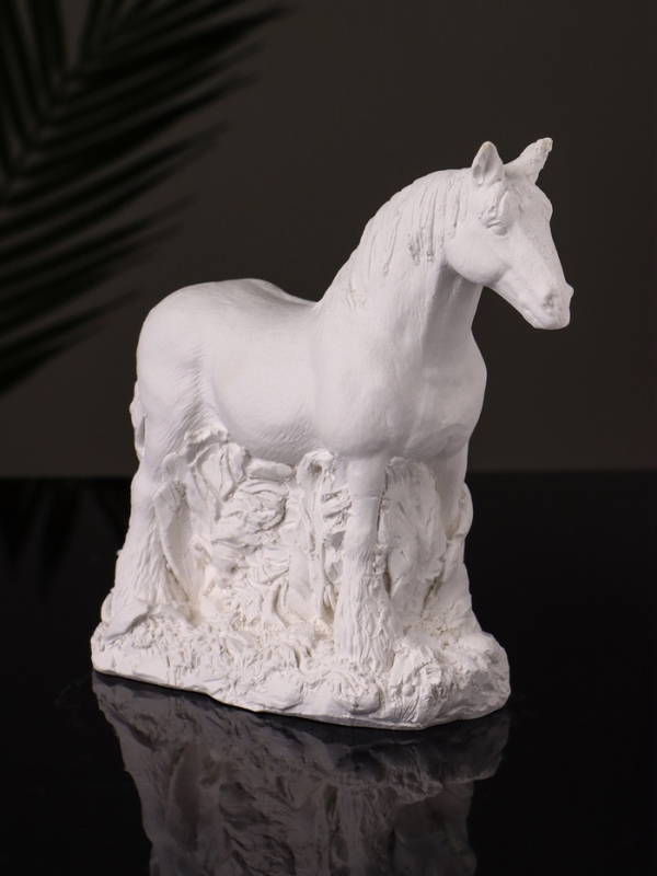 Статуэтка "Конь в  траве стоит " 12х14х6 см, натуральный