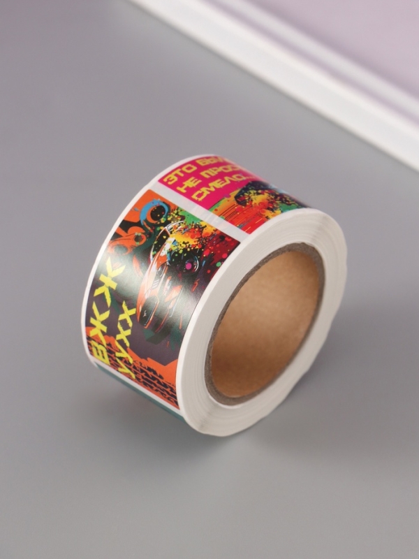 Наклейка бумага "Тачки" 3х5 см 200 шт в рулоне