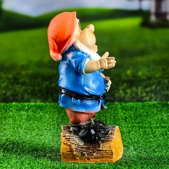 Садовая фигура из полистоуна &laquo;Гномик с лопатой&raquo;, 15&times;12&times;30 см