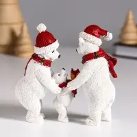 Сувенир полистоун "Семья белых медведей в вязаных шарфах и шапках" 10,5х4,3х10 см