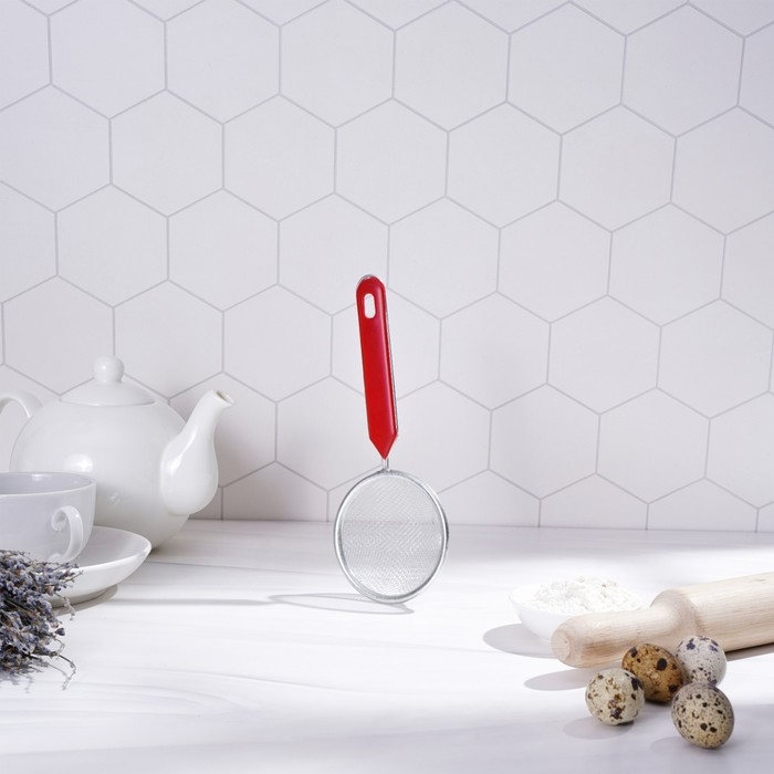 Сито для просеивания Доляна &laquo;Хозяюшка&raquo;, d=8 см, цвет красный