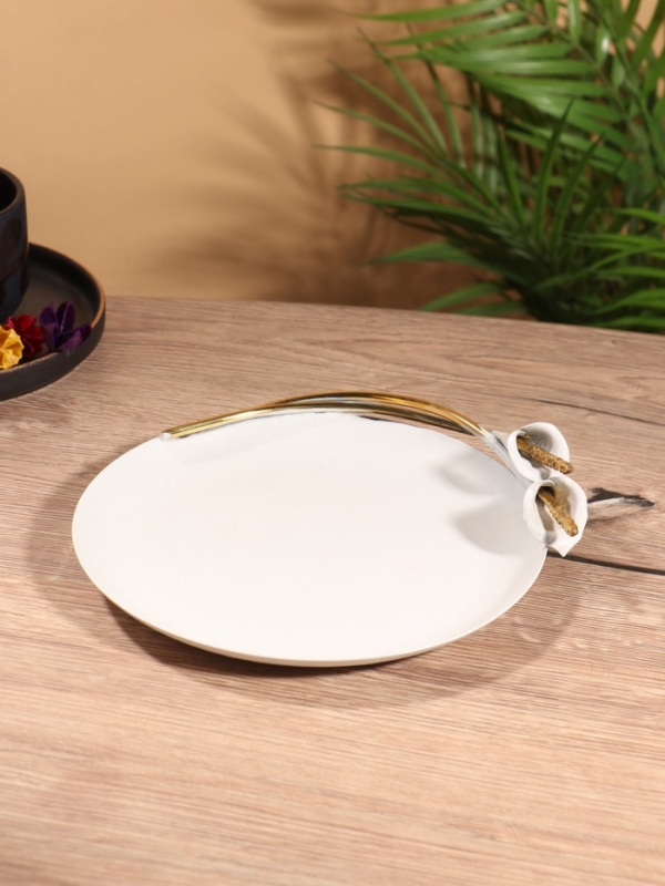 Блюдо сервировочное круглое "Белые каллы" белое с золотом. нержавеющая сталь 21х21,5х4 см