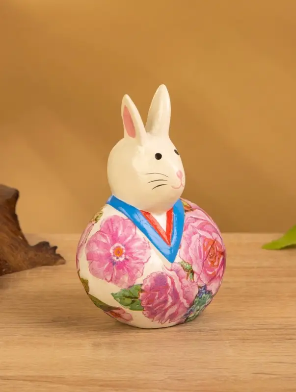 Сувенир дерево "Кролик в халате" светлый, 10х6х12 см