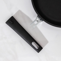 Сковорода &laquo;Традиция&raquo;, d=24 см, съёмная ручка, антипригарное покрытие, цвет чёрный