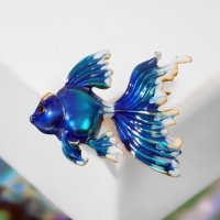 Брошь &laquo;Рыбка&raquo; петушок, цвет бело-синий в золоте