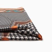 Платок женский MINAKU 70*70 см, коричневый Платок женский MINAKU 70*70 см, коричневый