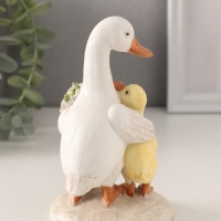Сувенир полистоун "Утка с утёнком с букетами цветов" 8х8х13 см Сувенир полистоун "Утка с утёнком с букетами цветов" 8х8х13 см