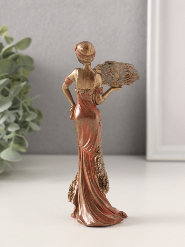 Сувенир полистоун "Леди в платье 20-30-х годов со страусиным веером" 6,5х4х15 см