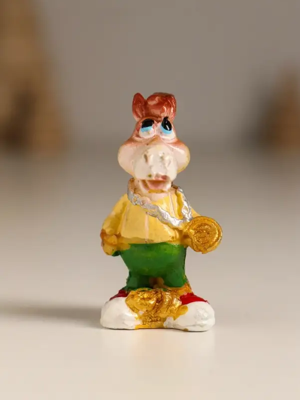 Сувенир полистоун "Конь в спортивном костюме" МИКС 3,3х2,3х5 см