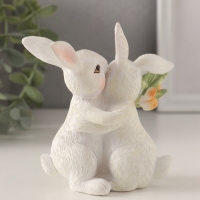 Сувенир полистоун "Парочка зайчиков с тюльпанами. Объятия" 11х5,5х11,5 см Сувенир полистоун "Парочка зайчиков с тюльпанами. Объятия" 11х5,5х11,5 см