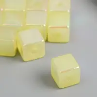 Бусина для творчества пластик "Кубик. Перламутровый блеск" жёлтый 1,4х1,4х1,4 см
