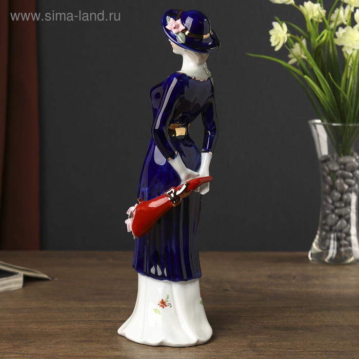 Фигура керамика &laquo;Девушка в пальто на прогулке&raquo;, 29&times;8&times;7.5 см