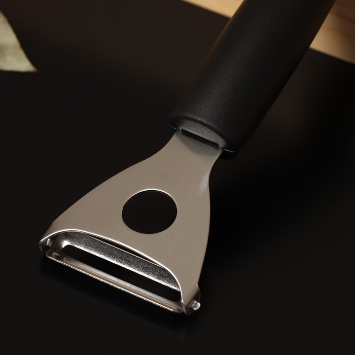 Овощечистка Доляна &laquo;Чили&raquo;, 18,5 см, цвет чёрный