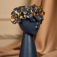 Подсвечник полистоун &laquo;Девушка с венком&raquo; 9,5 х 9,5 х 14 см МИКС