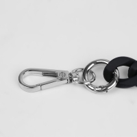 Цепочка для сумки, с карабинами, пластиковая, 23 &times; 17 мм, 30 см, цвет чёрный/серебряный