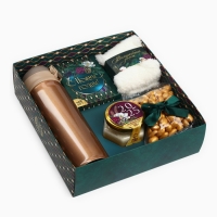 Подарочный набор «Веселья в новом году»: чай со вкусом тропические фрукты 50 г., крем-мед с черникой 120 г., носки р-р: 36–39, термос 500 мл. Подарочный набор «Веселья в новом году»: чай со вкусом тропические фрукты 50 г., крем-мед с черникой 120 г., носки р-р: 36–39, термос 500 мл.