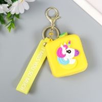 Брелок кошелёк с карабином силикон "Яркие картинки" квадратик жёлтый МИКС 6х3х7 см Брелок кошелёк с карабином силикон "Яркие картинки" квадратик жёлтый МИКС 6х3х7 см