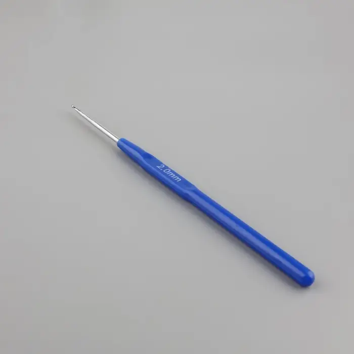Крючок для вязания, с пластиковой ручкой, d = 2 мм, 13,5 см, цвет синий, цена за 1 штуку